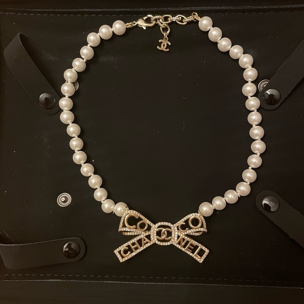 RARE authentic Chanel coco crystal pearl necklace